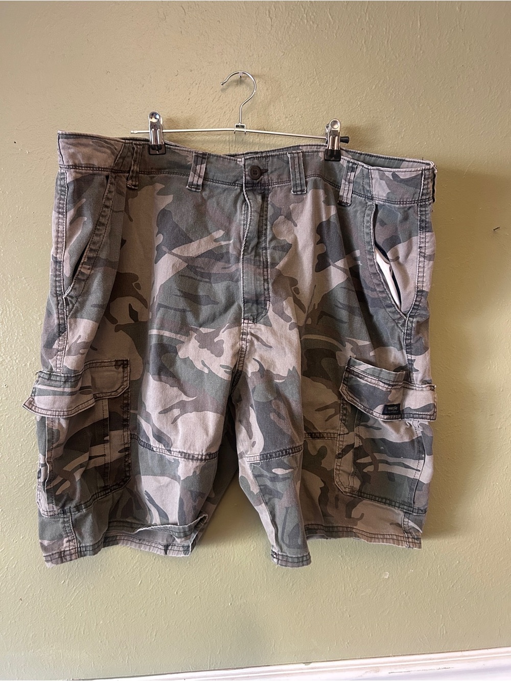 Men's Wrangler Oversized Camo Cargo Shorts - Green Camo Hunting Outdoors